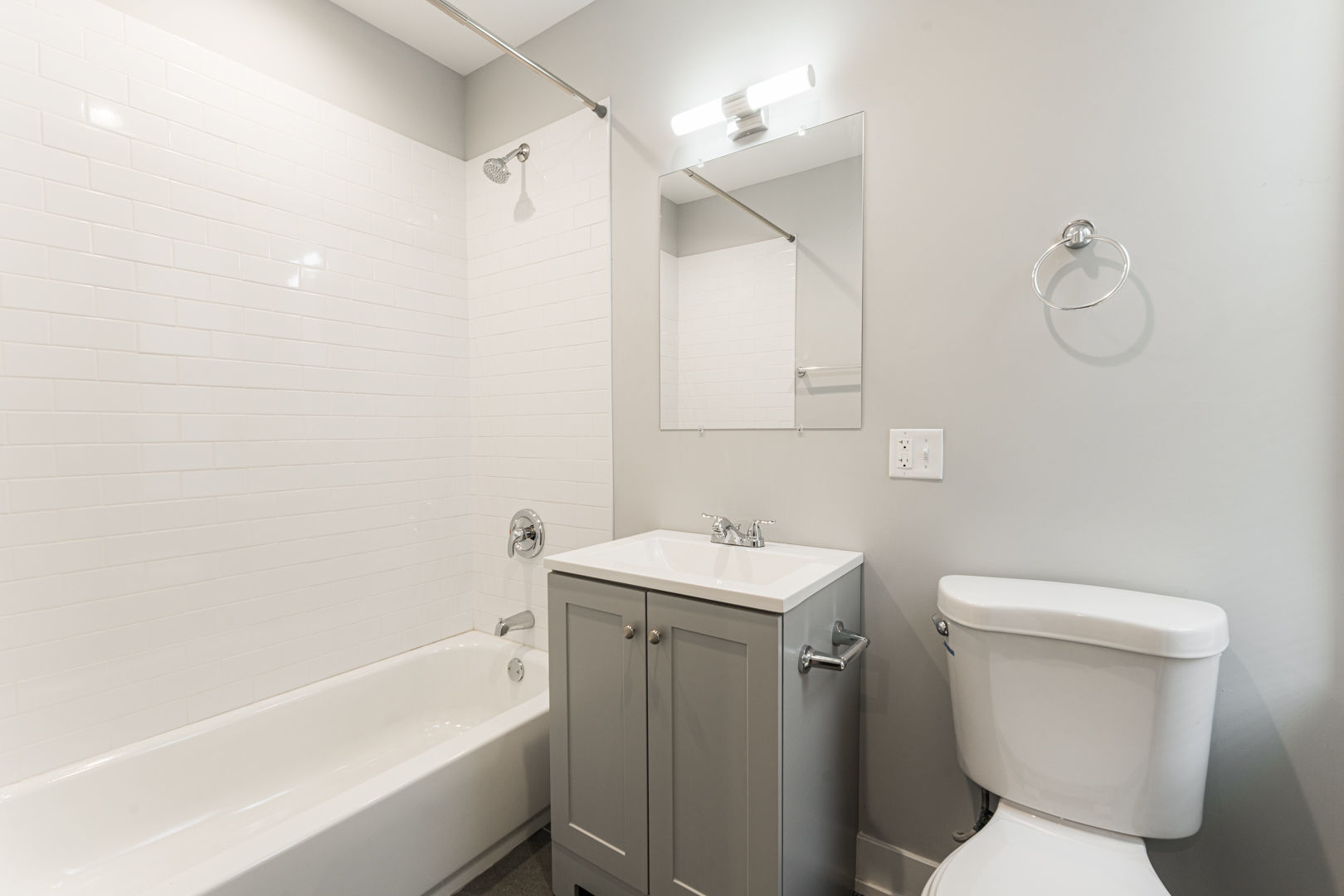 926 West 32nd Place, Unit 2F Chicago, IL 60608 - Photo 9 of 18 a bathroom with a toilet sink and mirror