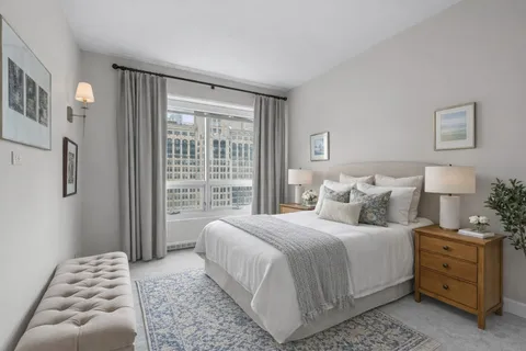 $1,050,000 | 250 East Pearson Street, Unit 1007, Chicago, IL 60611
