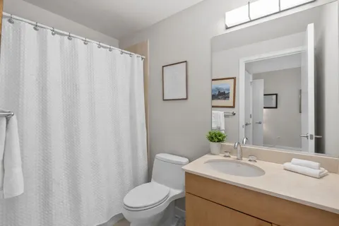 $1,050,000 | 250 East Pearson Street, Unit 1007, Chicago, IL 60611