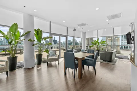 $1,050,000 | 250 East Pearson Street, Unit 1007, Chicago, IL 60611