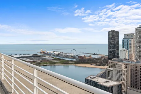 $1,050,000 | 250 East Pearson Street, Unit 1007, Chicago, IL 60611