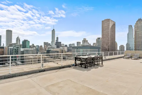 $1,050,000 | 250 East Pearson Street, Unit 1007, Chicago, IL 60611