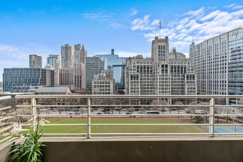 $1,050,000 | 250 East Pearson Street, Unit 1007, Chicago, IL 60611