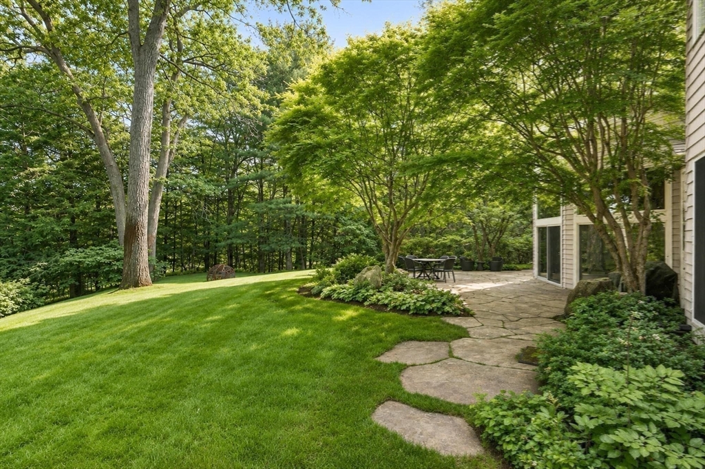 389 River Road Carlisle, MA 01741 - Photo 18 of 39