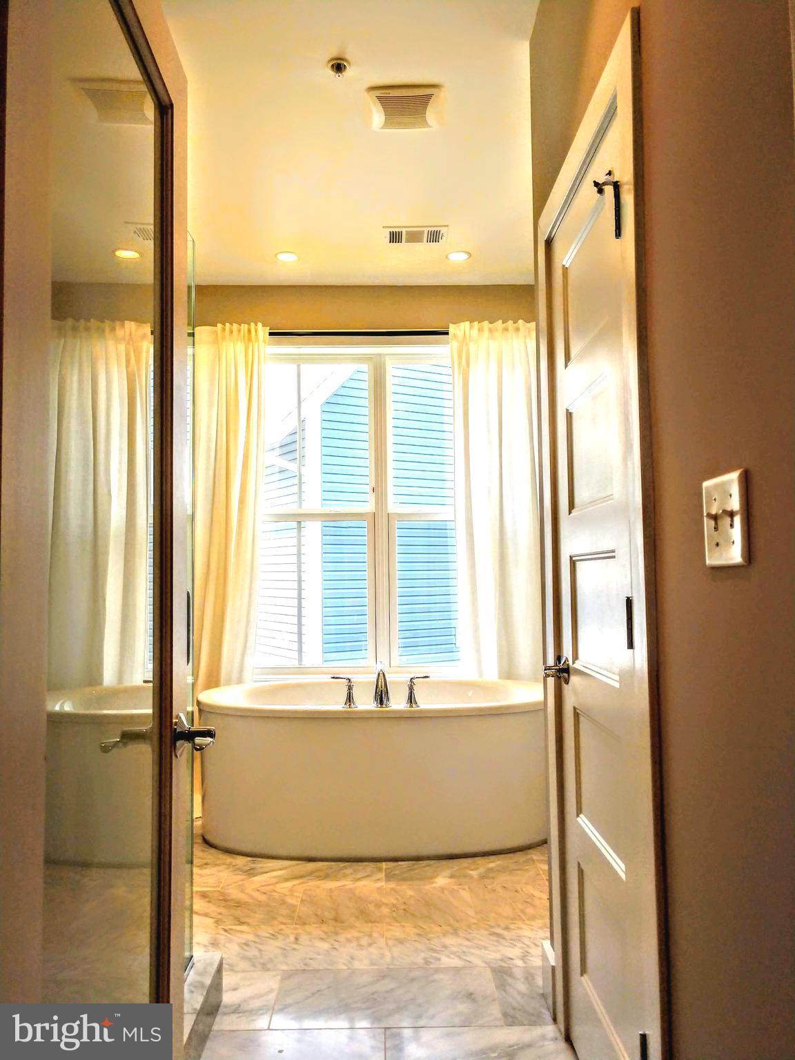 503 Dennis Avenue Silver Spring, MD 20901 - Photo 11 of 24 Bath (Master)