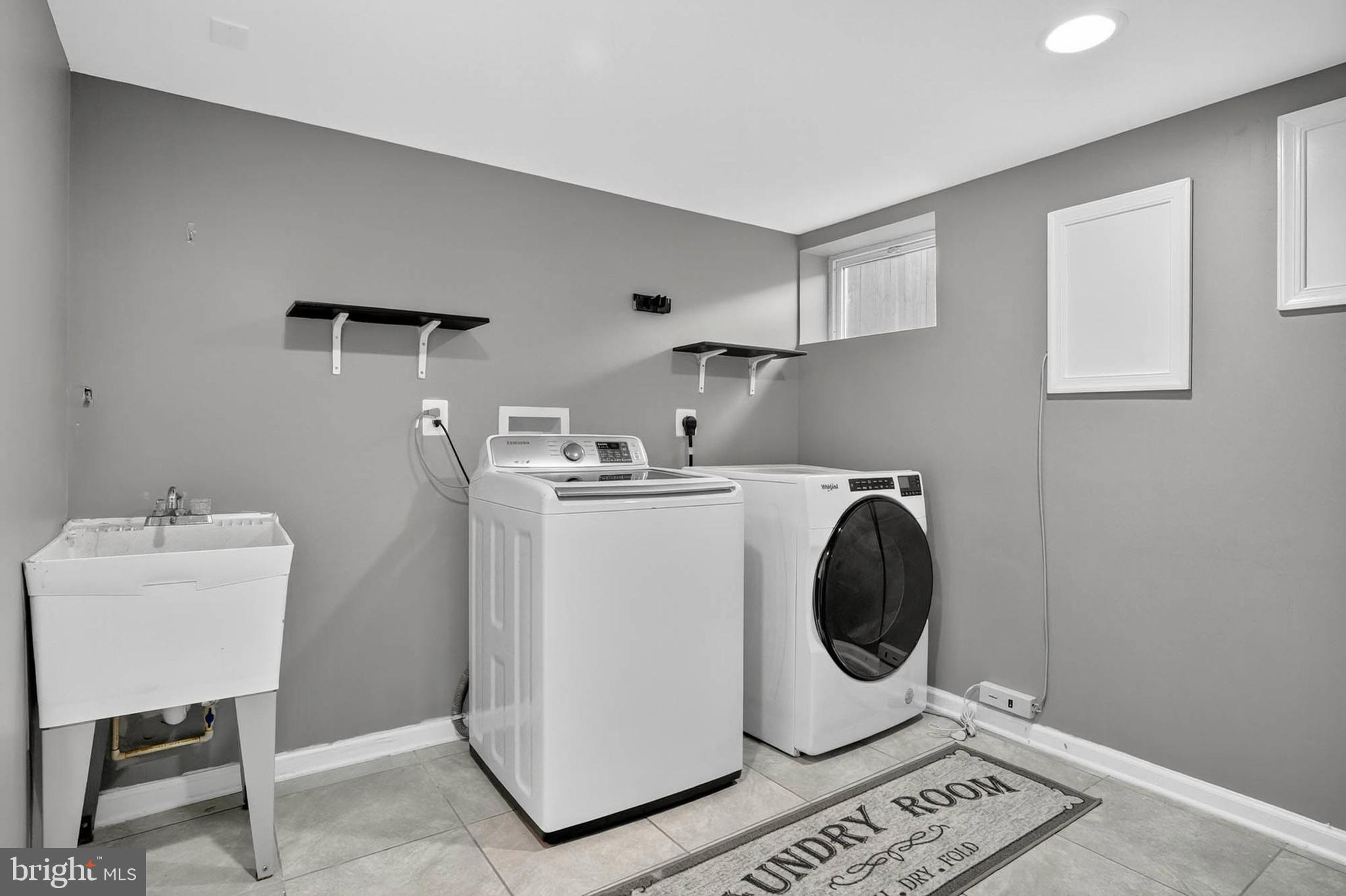 1920 Drummond Road Catonsville, MD 21228 - Photo 31 of 45 a utility room with dryer and washer