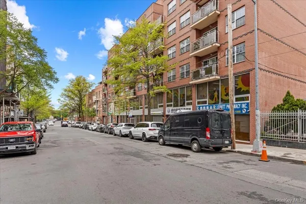 $695,000 | 3519 Leavitt Street, Unit 4B | Flushing