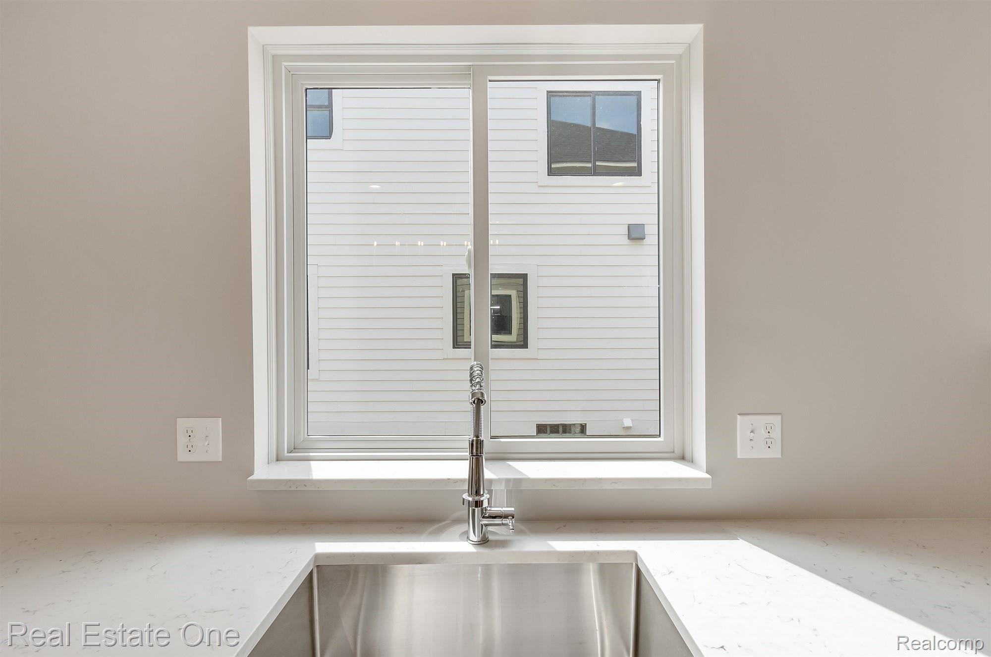279 West Tienken Road Rochester, MI 48306 - Photo 13 of 43 13-279 W Tienken Rd-windowstill-rea.jpg