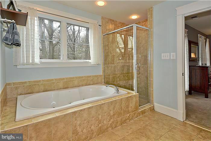 126 Hamilton Avenue Silver Spring, MD 20901 - Photo 18 of 28 Bath (Master)
