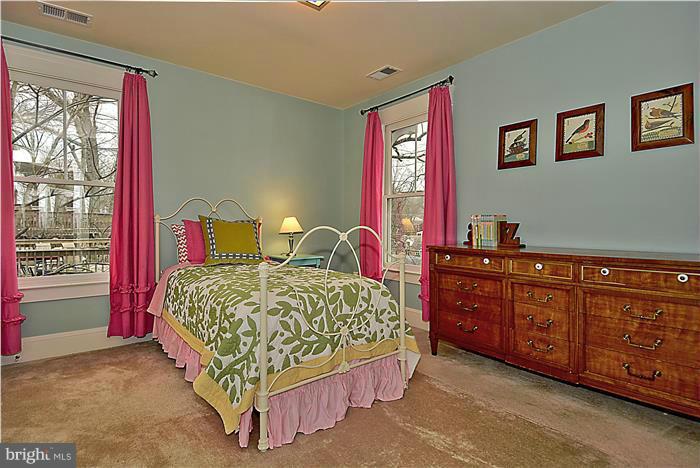 126 Hamilton Avenue Silver Spring, MD 20901 - Photo 21 of 28 Bedroom