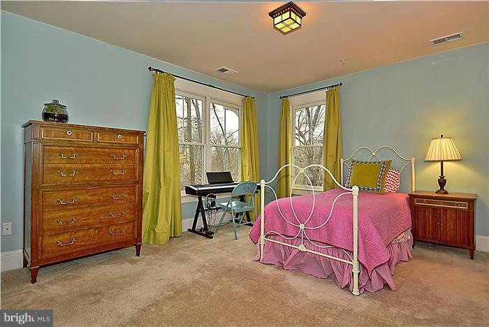 126 Hamilton Avenue Silver Spring, MD 20901 - Photo 22 of 28 Bedroom