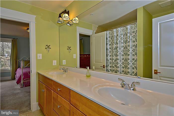 126 Hamilton Avenue Silver Spring, MD 20901 - Photo 23 of 28 Bath