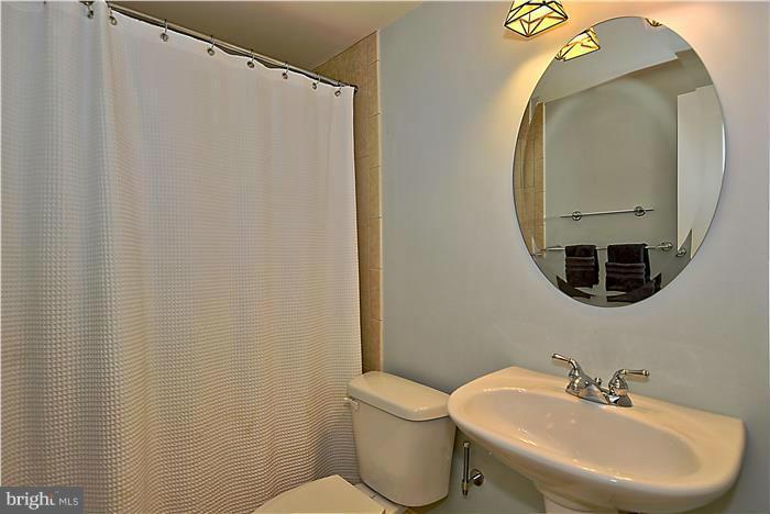 126 Hamilton Avenue Silver Spring, MD 20901 - Photo 27 of 28 Bath