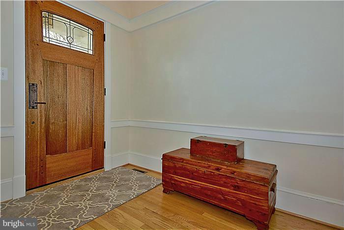 126 Hamilton Avenue Silver Spring, MD 20901 - Photo 4 of 28 Interior (General)