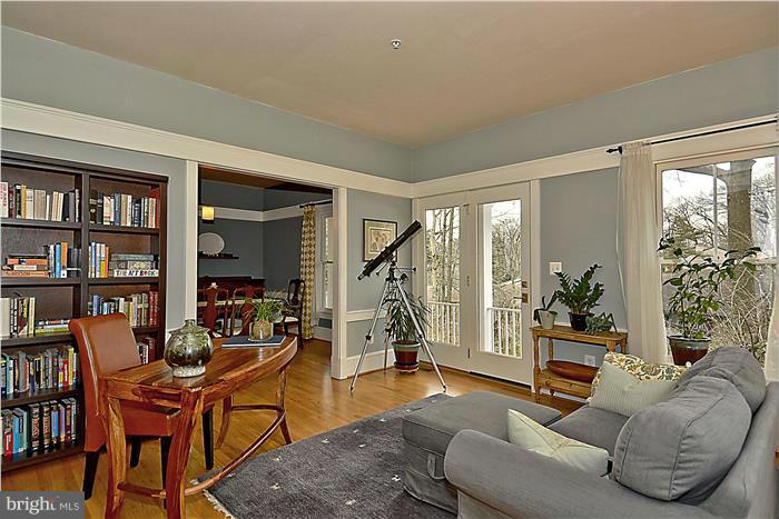 126 Hamilton Avenue Silver Spring, MD 20901 - Photo 7 of 28 Living Room