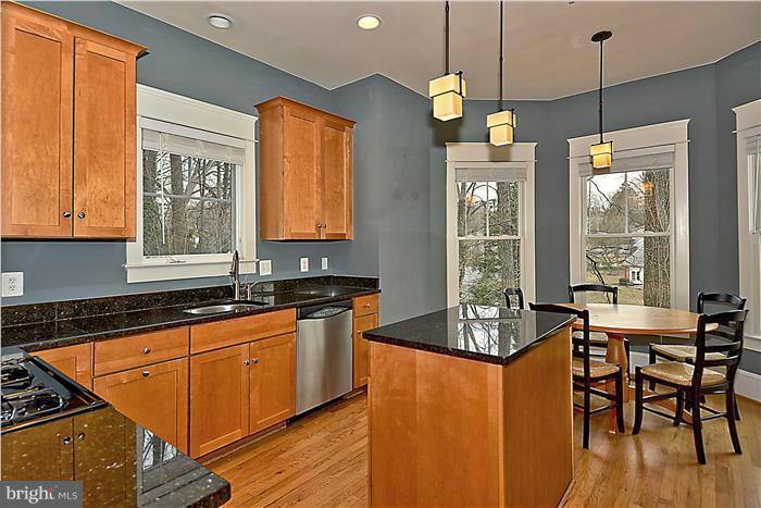 126 Hamilton Avenue Silver Spring, MD 20901 - Photo 10 of 28 Kitchen