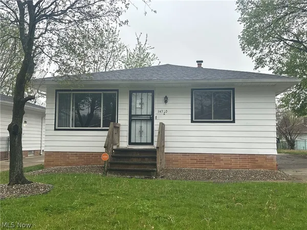 $179,500 | 14320 Janice Drive, Maple Heights, OH 44137