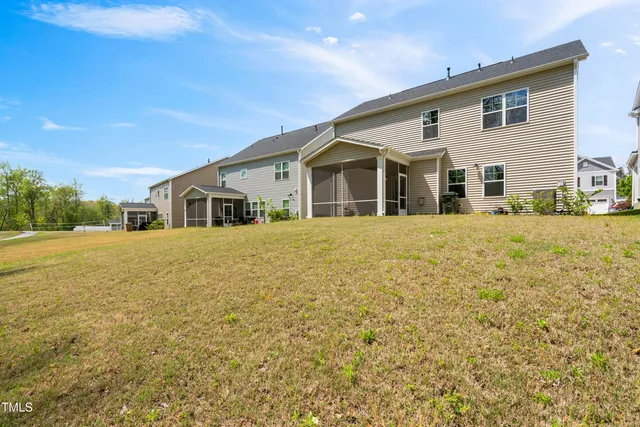 a view of a yard with a house
