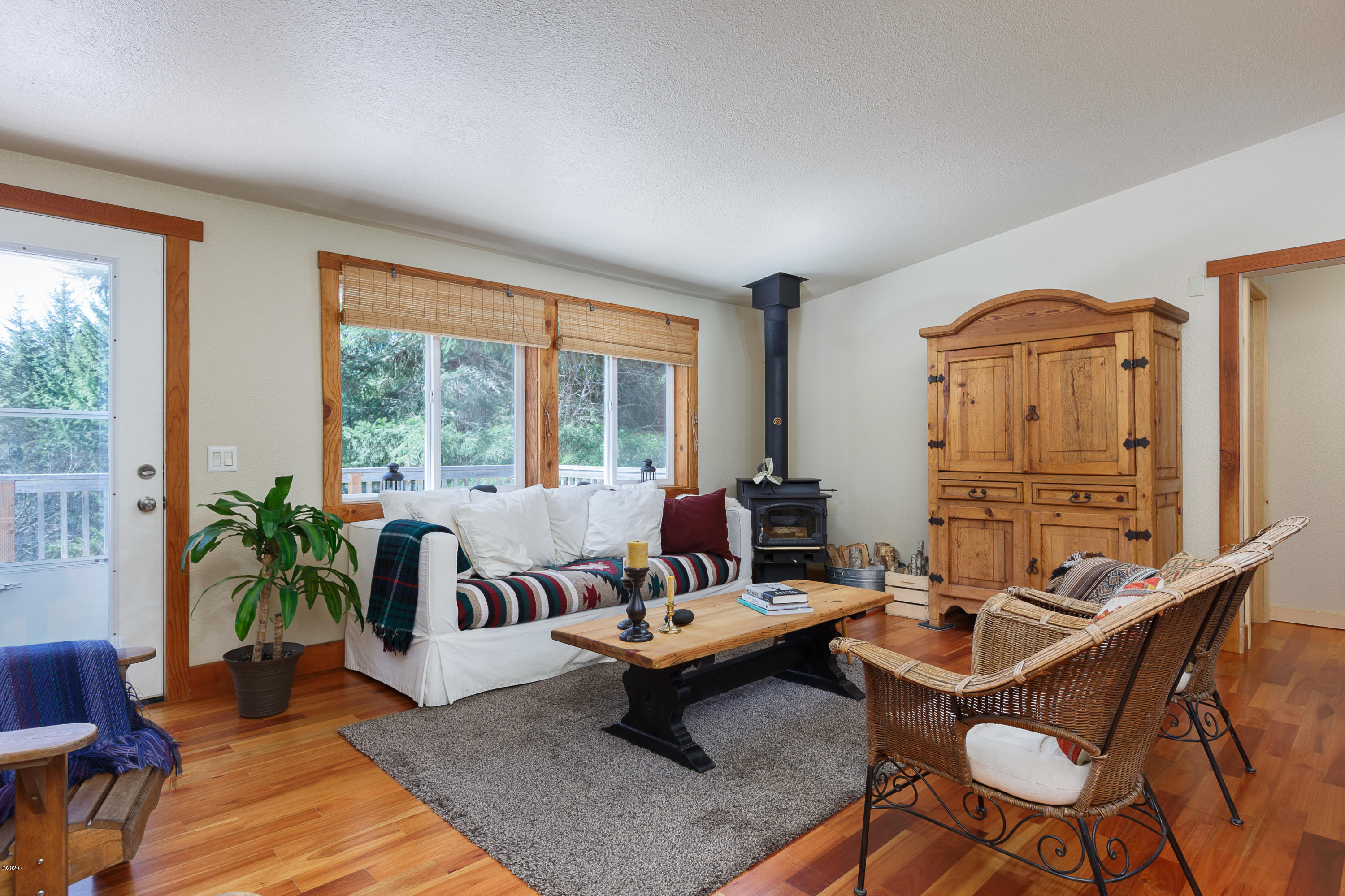 1266 North Yachats River Road Yachats, OR 97498 - Photo 5 of 79 Living area