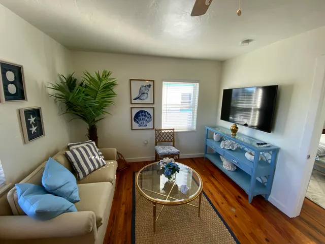 $2,000 | 717 2nd Avenue South, Unit 7, Lake Worth Beach, FL 33460