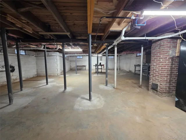 a view of a backyard with pathway