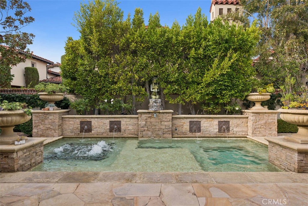 25 Wild Hawk Irvine, CA 92603 - Photo 7 of 36 a front view of a house with garden