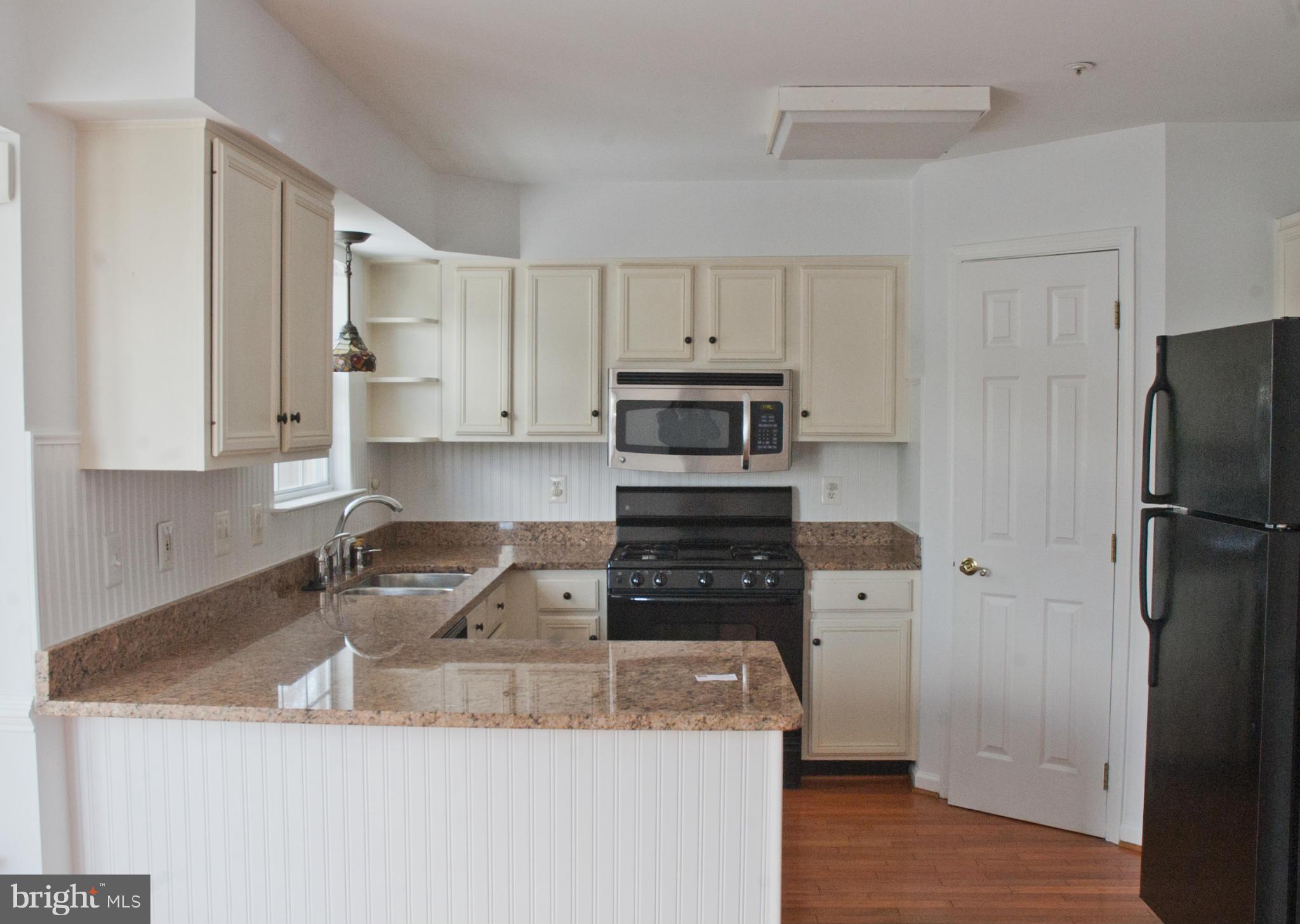 6111 Pine Ridge Terrace Frederick, MD 21701 - Photo 7 of 18 Living Room