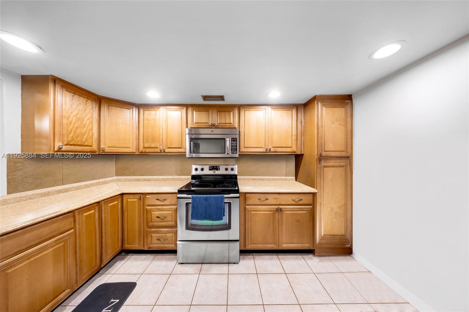 7554 Stirling Road, Unit 102 Davie, FL 33024 - Photo 6 of 29 Gallery Image 6