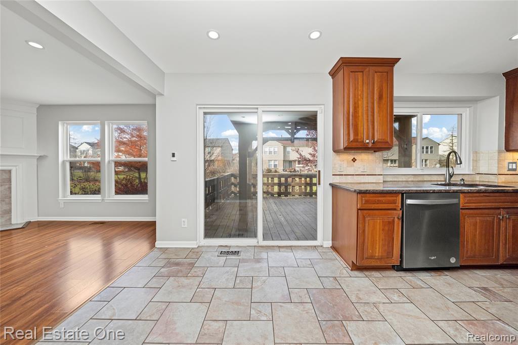 4648 Pond Run Canton, MI 48188 - Photo 13 of 47
