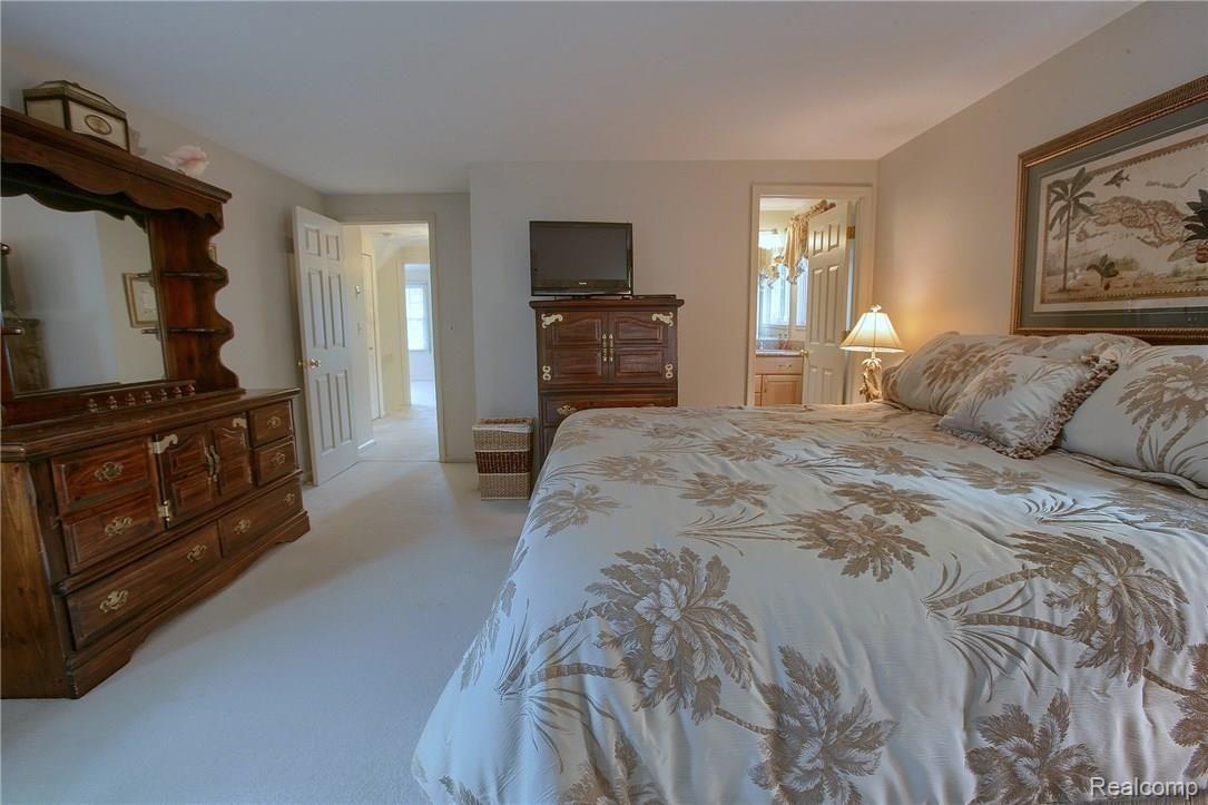 705 Foxhall Road Bloomfield Hills, MI 48304 - Photo 17 of 35 Master_Bedroom_2nd_View.jpg