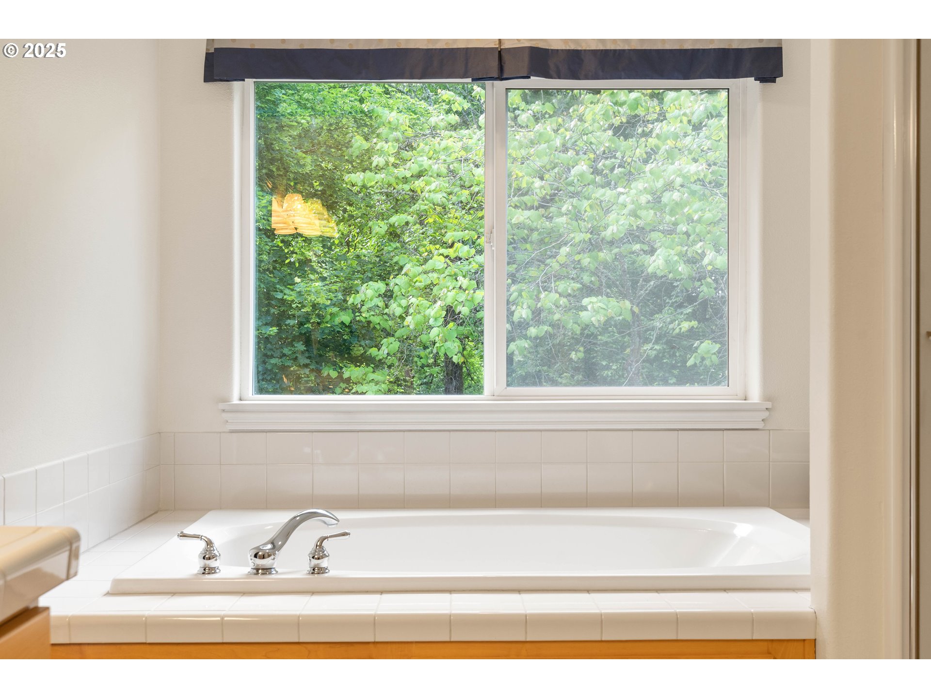 4014 Southwest 96th Avenue Portland, OR 97225 - Photo 34 of 48 a view of a window in a room