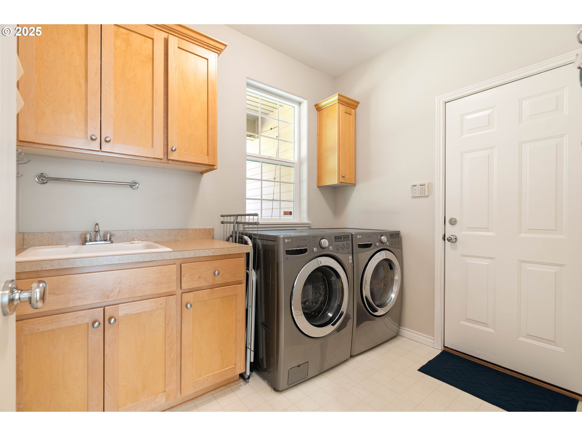 4014 Southwest 96th Avenue Portland, OR 97225 - Photo 36 of 48 a utility room with dryer and washer