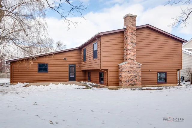 $409,900 | 4481 Country Trail, Gurnee, IL 60031