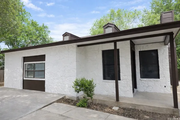 $1,975 | 507 West 5th Street, Converse, TX 78109