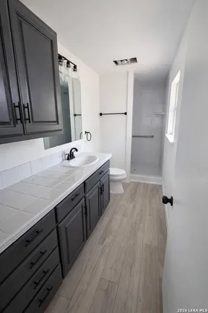 $1,975 | 507 West 5th Street, Converse, TX 78109