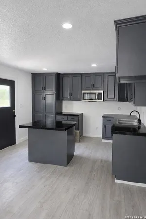 $1,975 | 507 West 5th Street, Converse, TX 78109