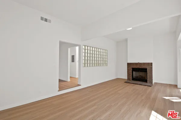 $3,995 | 2619 Carmona Avenue, Los Angeles, CA 90016
