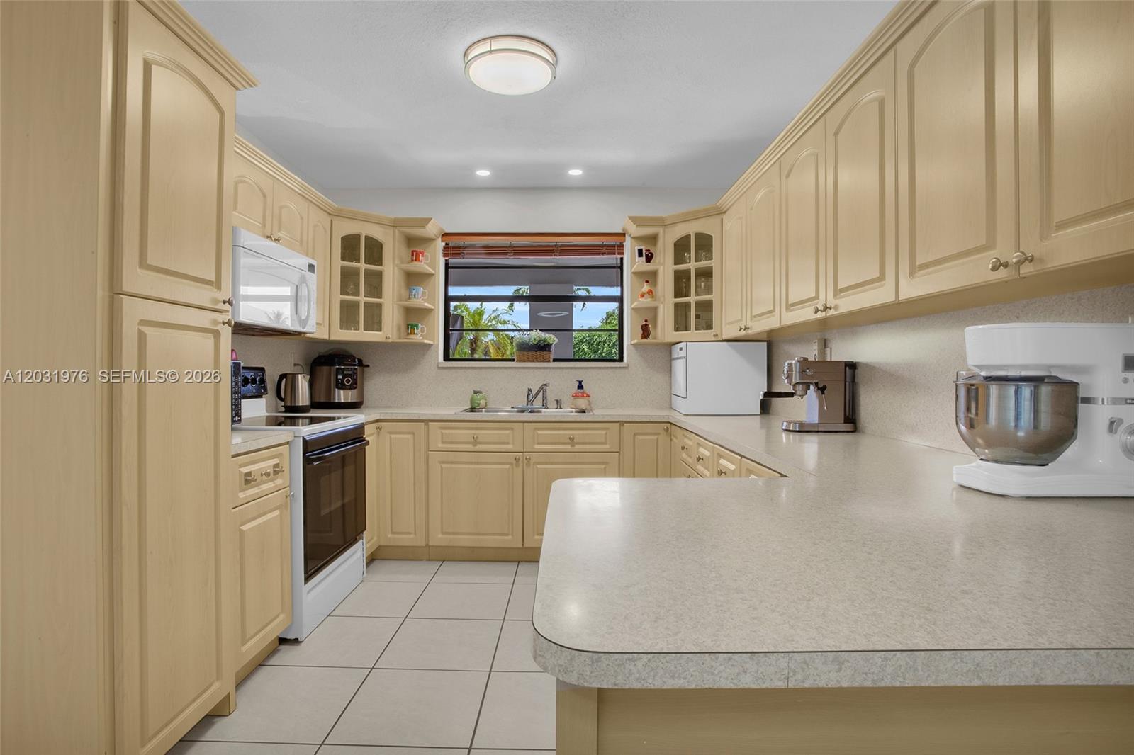 855 West 70 Place Hialeah, FL 33014 - Photo 14 of 39