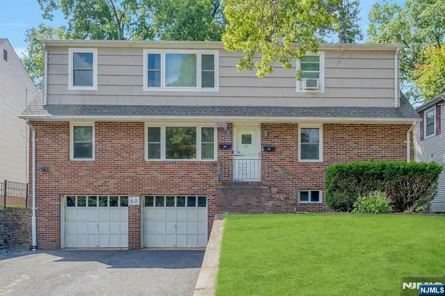 $2,400 | 60 Bank Street, Unit 2, Midland Park, NJ 07432