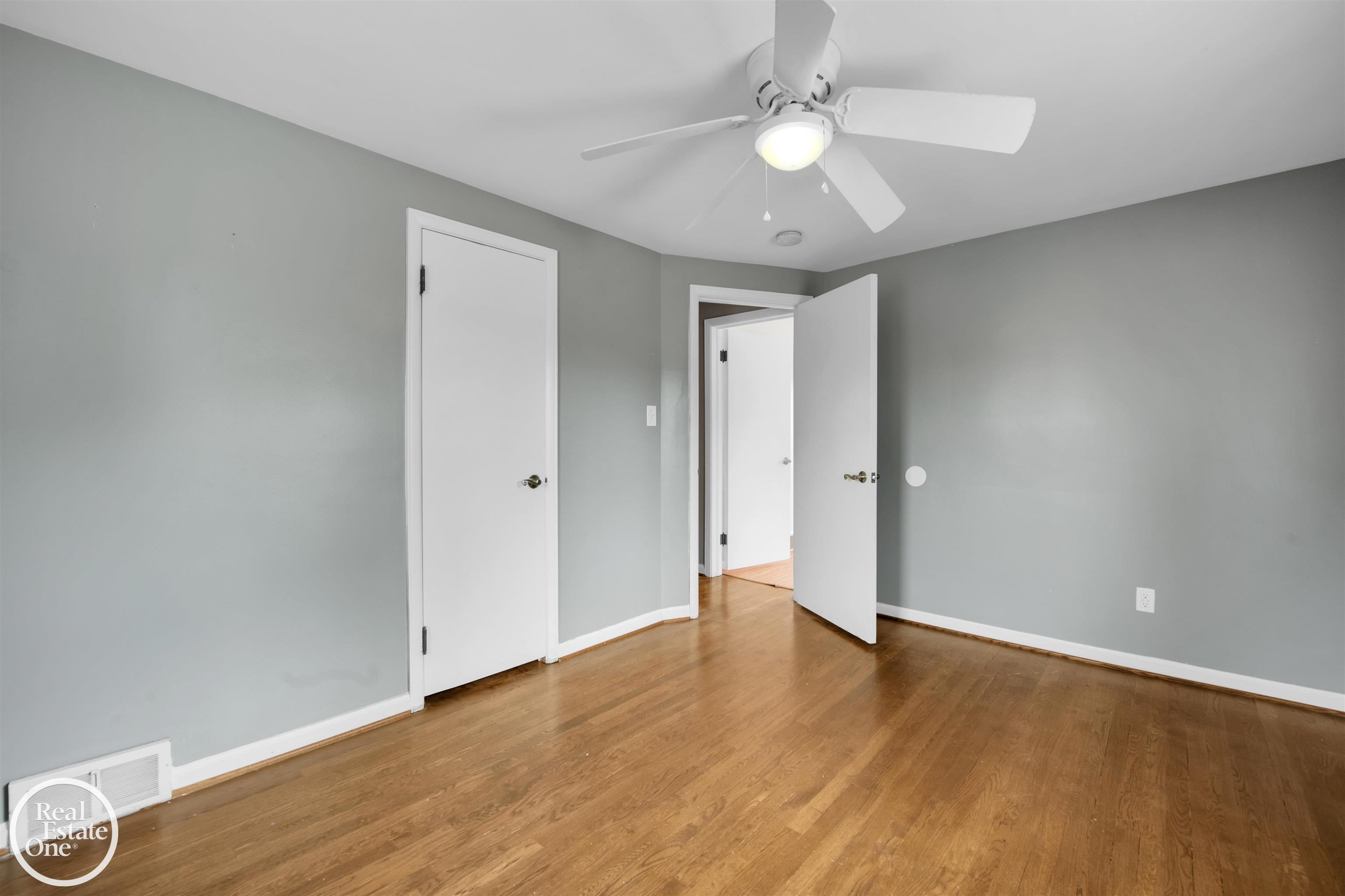 1258 Hampton Road Grosse Pointe, MI 48236 - Photo 16 of 37 50147895-29d71a6c-d305-4ccb-b81d-70c0639bca1c.JPG
