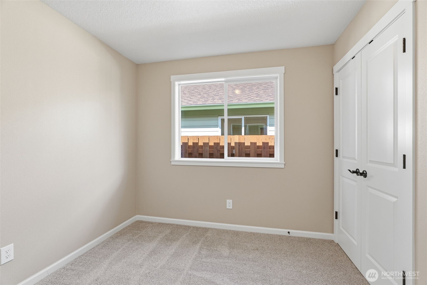 204 Douglas Street Longview, WA 98632 - Photo 25 of 31 an empty room with windows