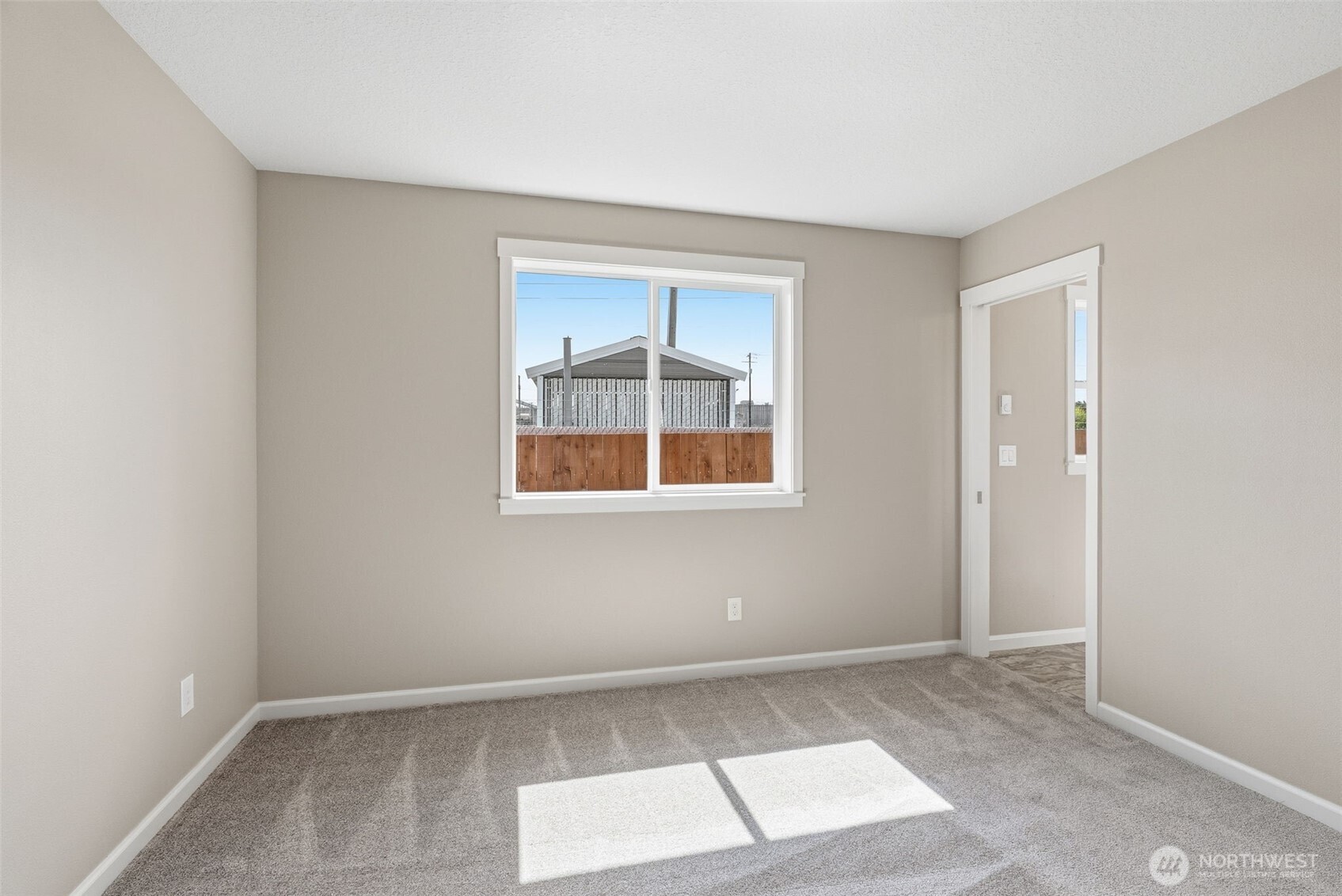 204 Douglas Street Longview, WA 98632 - Photo 28 of 31 an empty room with a window