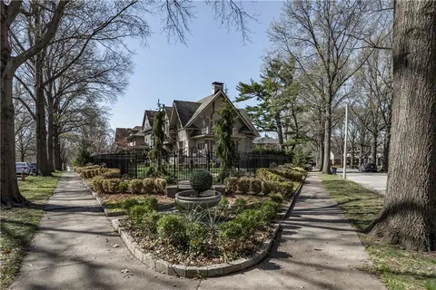 $810,000 | 3820 Campbell Street, Kansas City, MO 64109