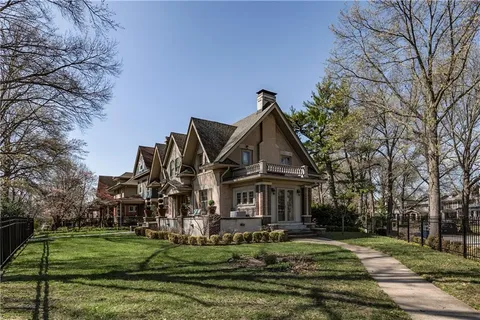 $810,000 | 3820 Campbell Street, Kansas City, MO 64109