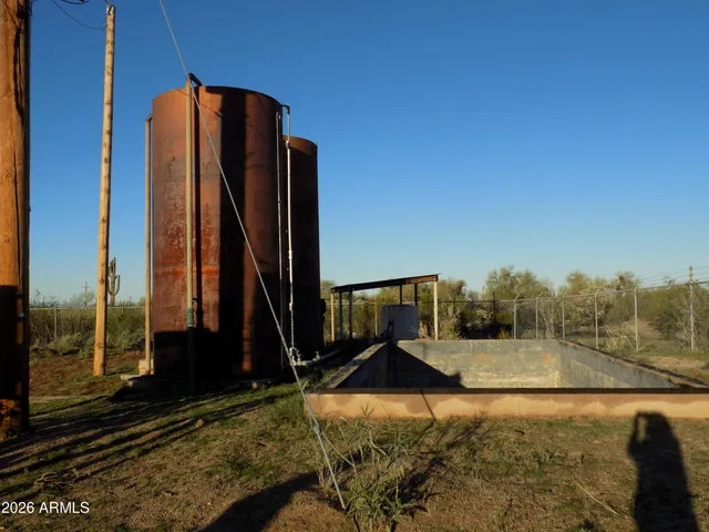 a view of a road from a yard