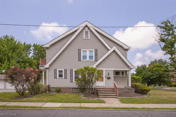 $1,300 | 912 Cambridge Road, Unit B, Cleveland Heights, OH 44121
