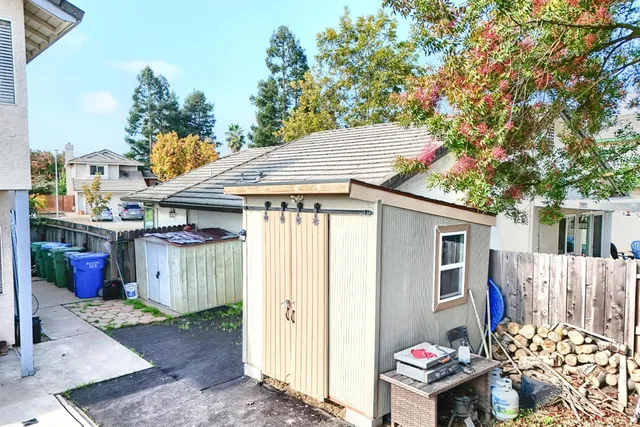 $499,500 | 719 Summit Lakes Way, Galt, CA 95632