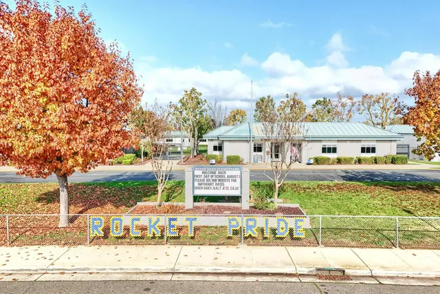 $499,500 | 719 Summit Lakes Way, Galt, CA 95632