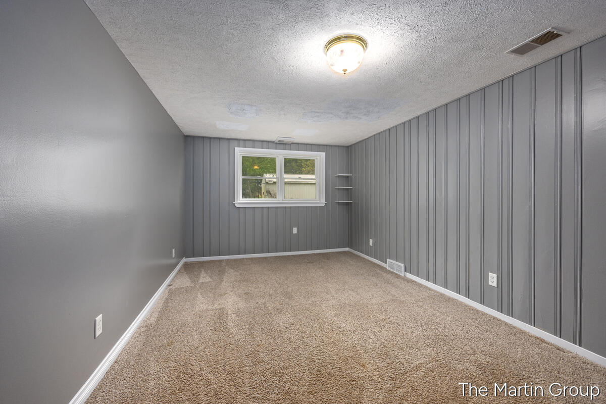 6610 Riga Avenue Northeast Rockford, MI 49341 - Photo 27 of 50 Bedroom #5