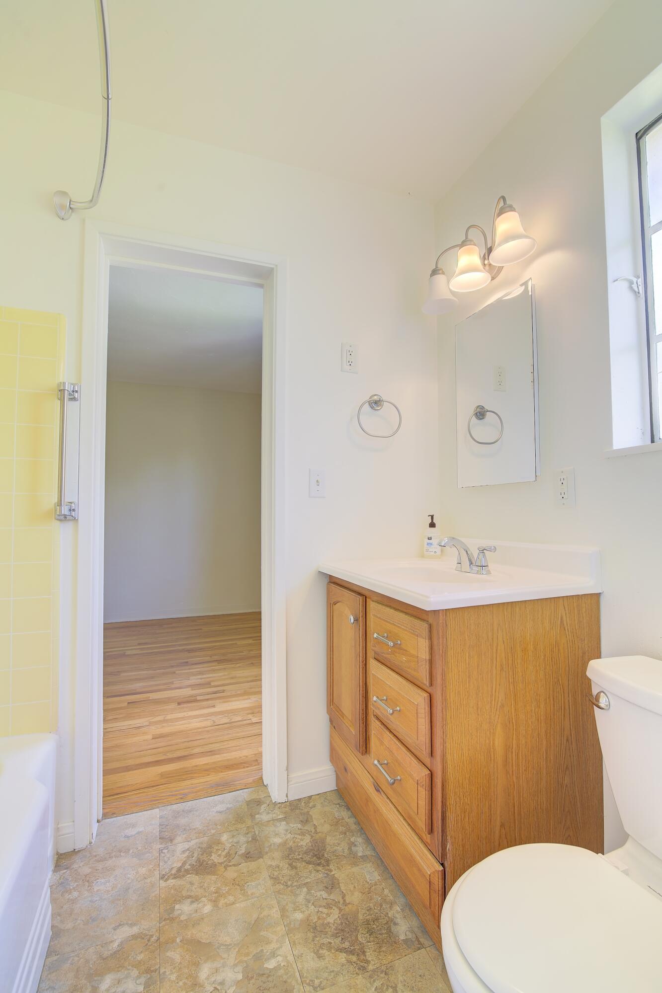 1802 Loma Street Santa Barbara, CA 93103 - Photo 18 of 26 Bath 2